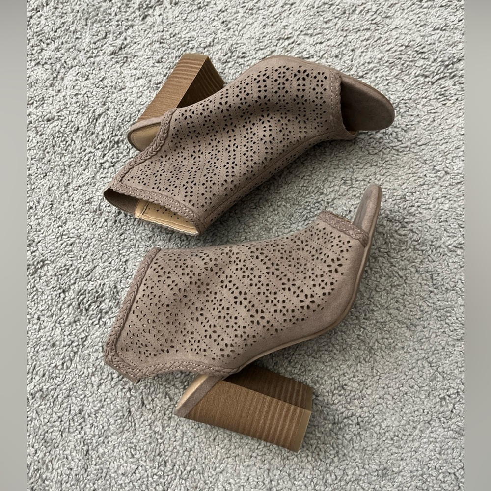 LC Lauren Conrad Taupe Peep Toe Open Heel Block Heel Shoes Size 7-EUC